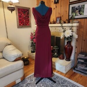✨ Stunning Jenny Packham Cowl Neck Maxi Gown – Burgundy Size 6 ✨